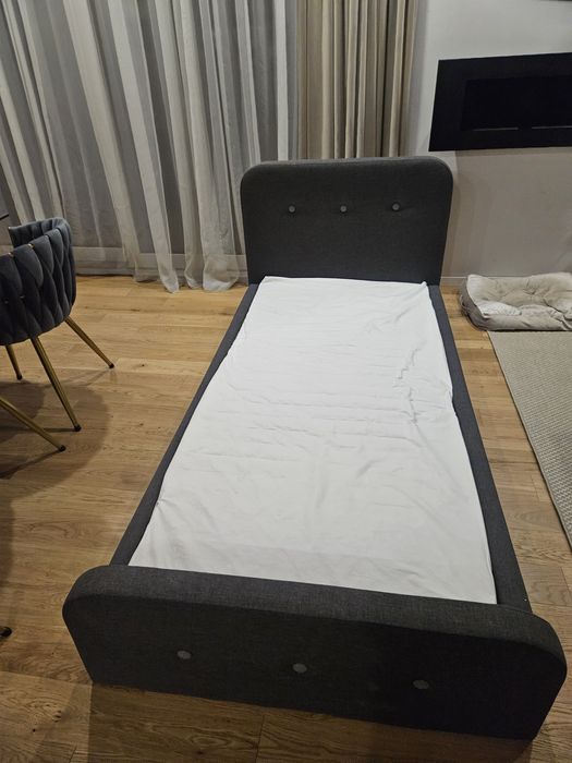 Vând pat tapitat 90x200cm
