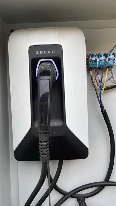 Зарядное устройство Zeekr