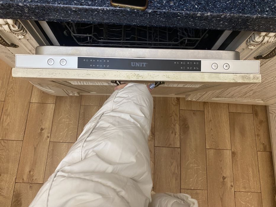 Продаю посудомоечную машину