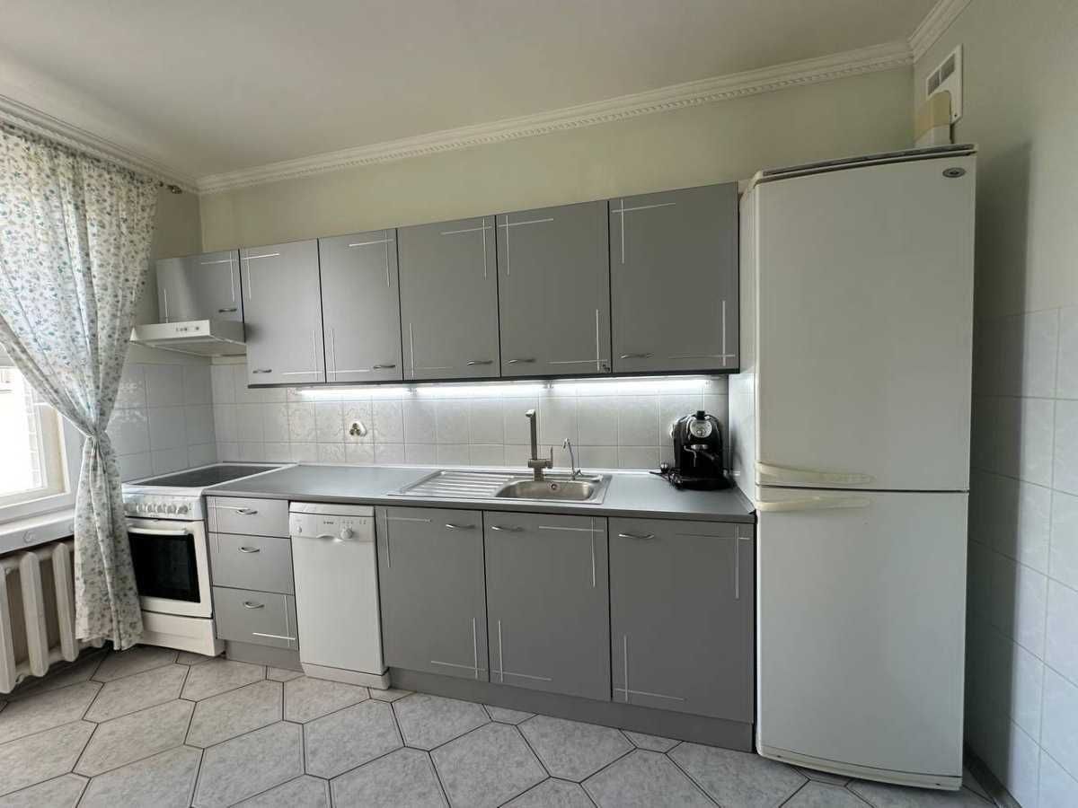 Дава се под наем Двустаен апартамент в София, Борово - 67 кв.м за 459 € - Снимка #2