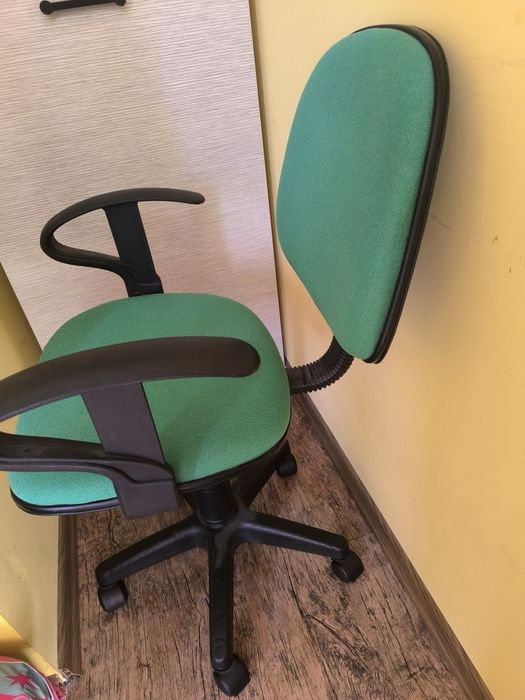 Детски стол за бюро