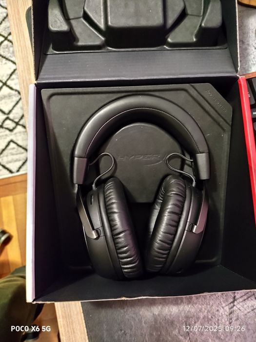 Casti Wireless HyperX Cloud III