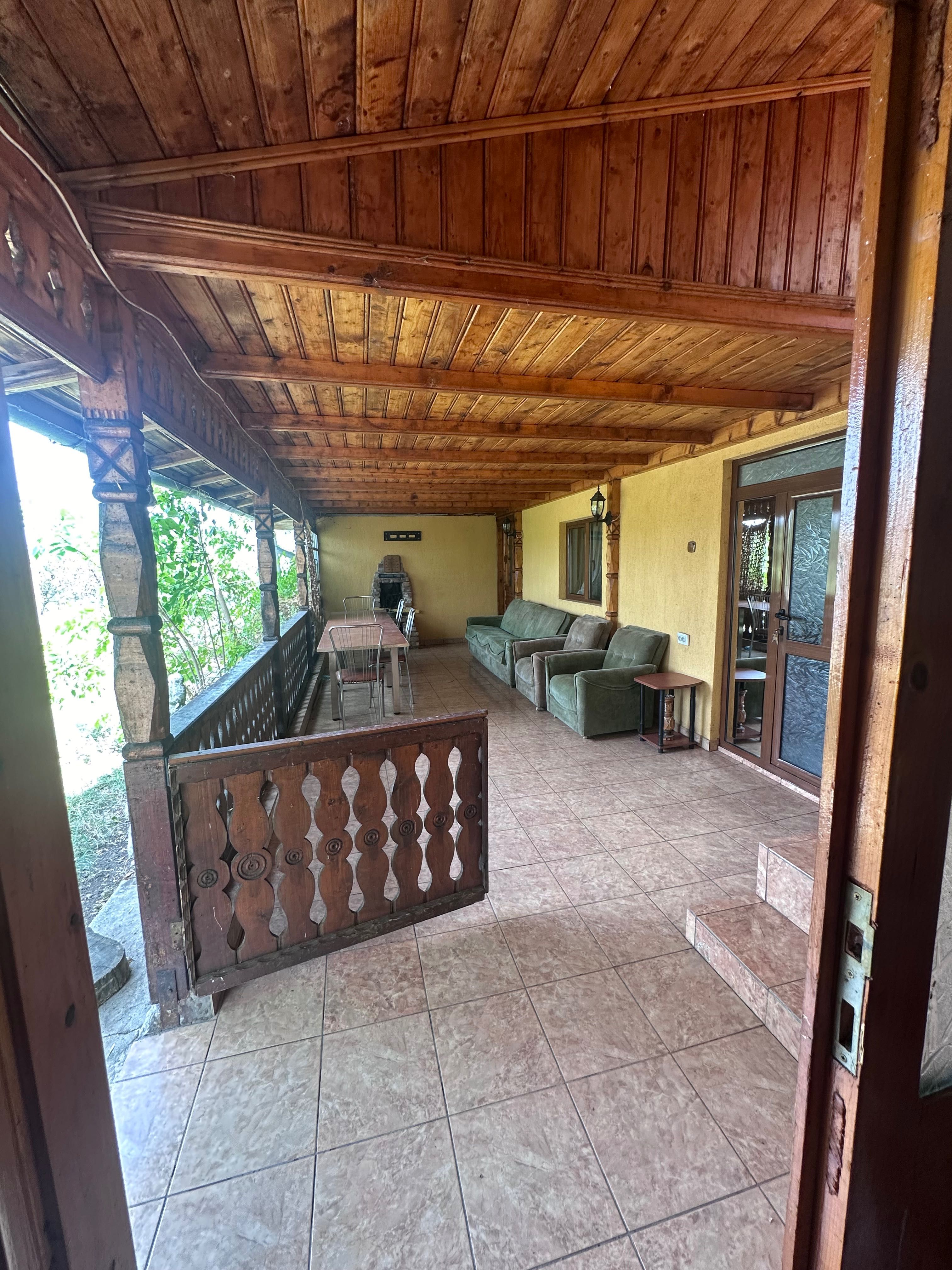 Casa la 8 km de Slatina