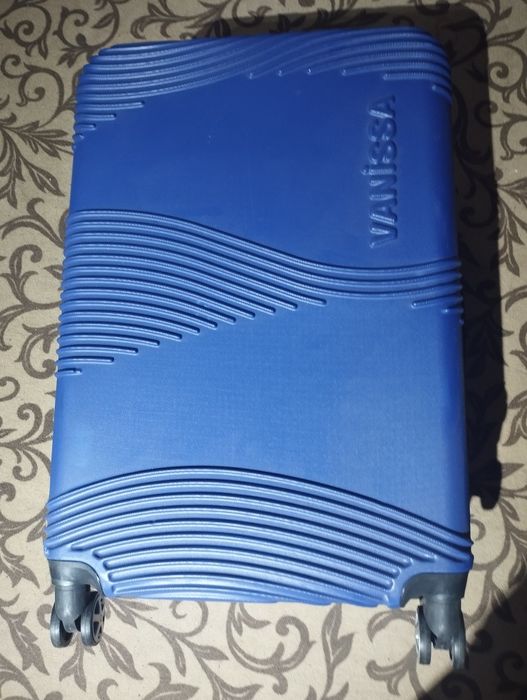 Продам большой чемодан