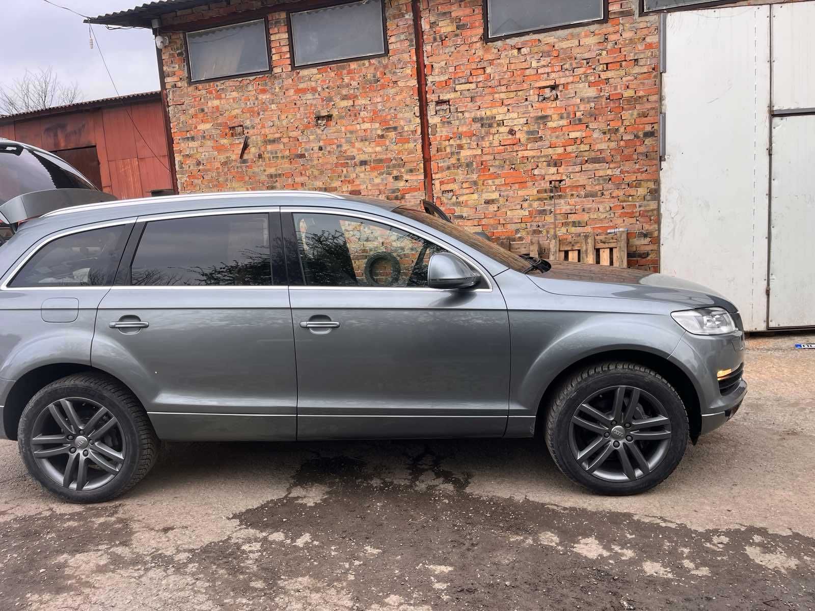 Ауди Q7 3.0TDI S line