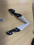 Suport de telefon in forma de cutit in stare nou si la un pret bun