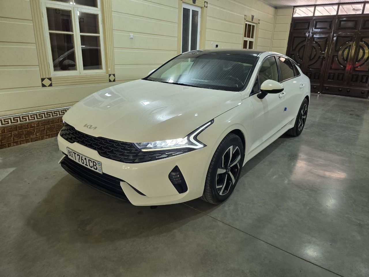 Kia k5 sotiladi 2-pozitsiya.