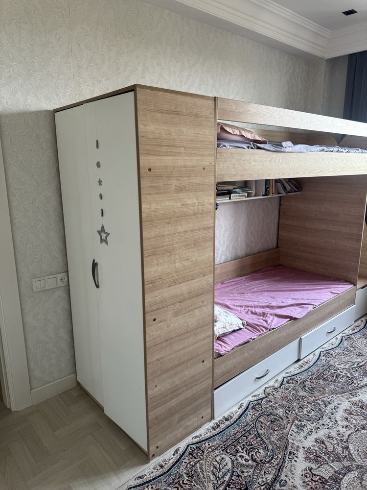 Двух ярусный кровать