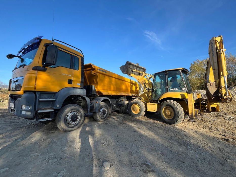 Vând buldoexcavator komatsu wb93s