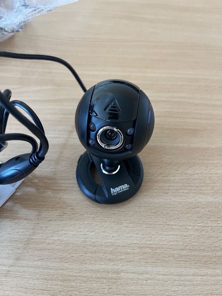 Комплект уеб камера със слушалки Hama