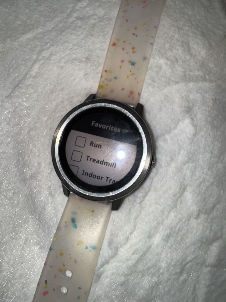 Смарт часовник Garmin Vivoactive 3 + 6 каишки