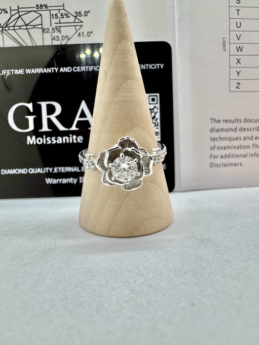 Сребърен пръстен с мойсанит (Диамант) 0.5 карата