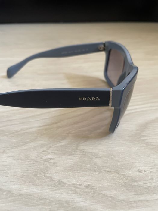 Vand ochelari de soare Prada