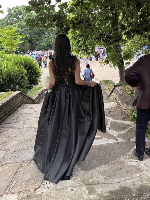 Черна бална рокля!