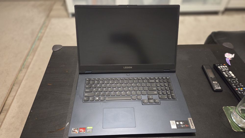 Laptop LENOVO gaming 17"