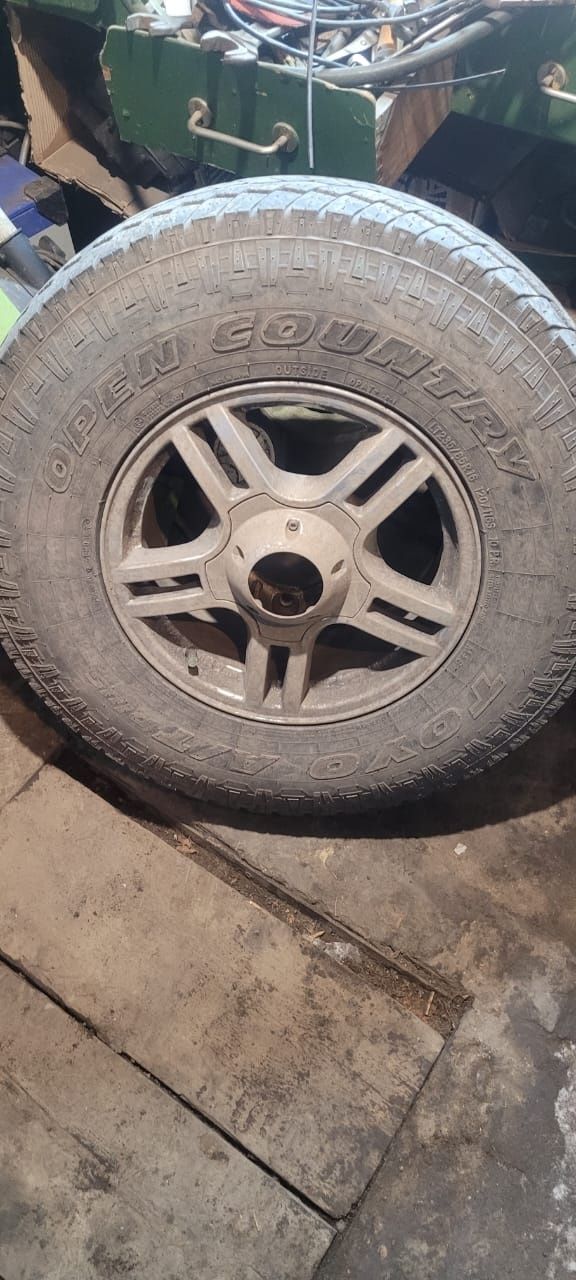 Продается резина TOYO A/T