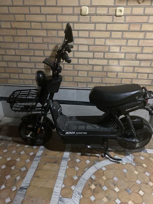 Skuter bonvi sotilada pochti yangi