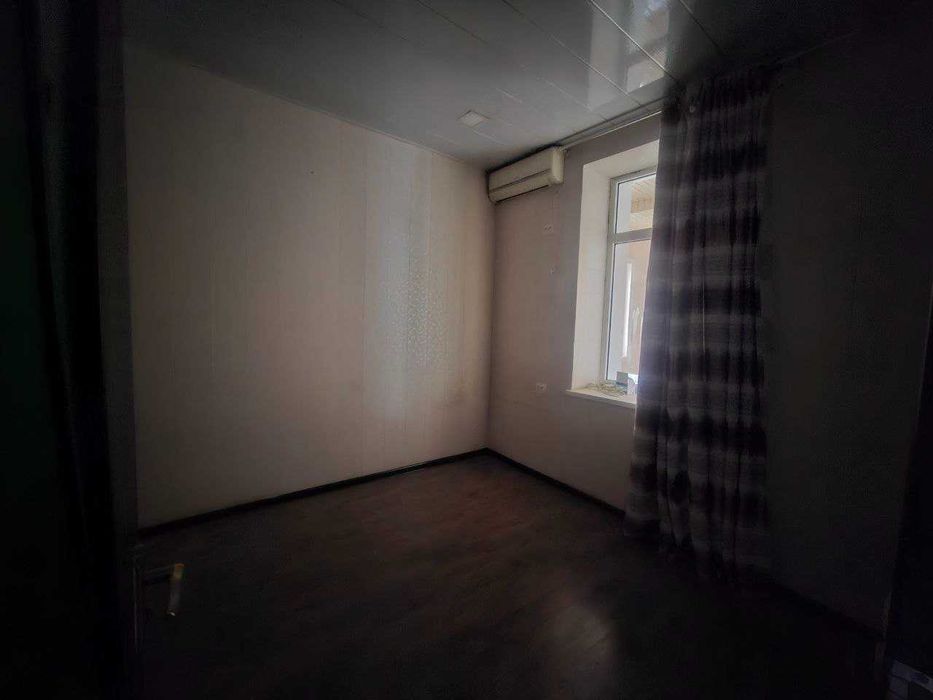 Общий двор 80кв/м ул.Лутфи