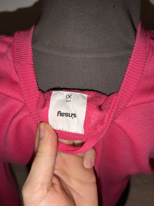 Два дамски суитшъра