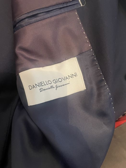 Костюм тройка новый