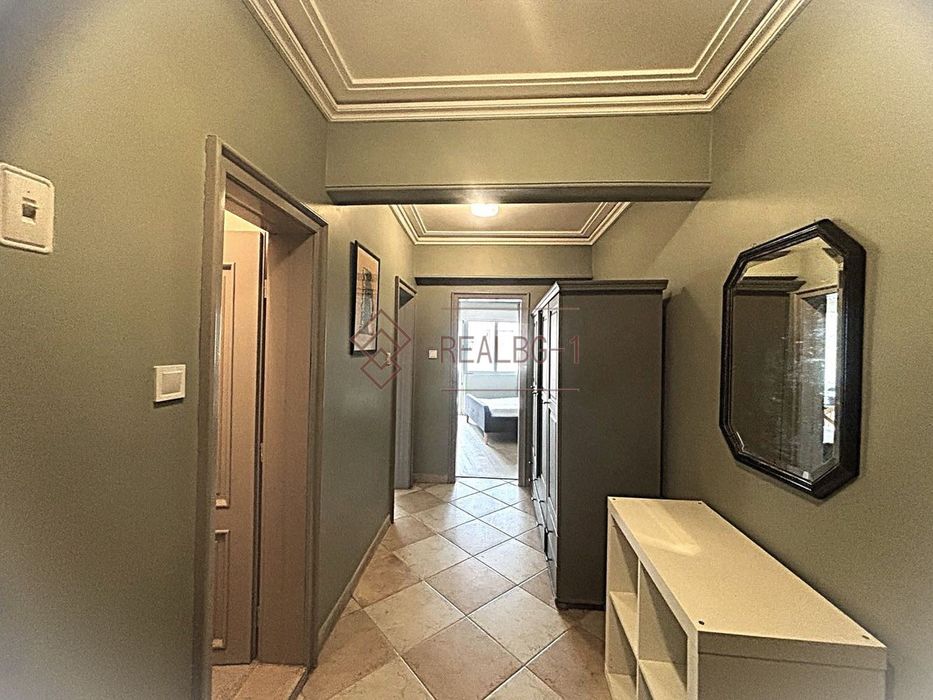 Уникална локация! Обзаведен апартамент в Центъра с гледка към Катедра