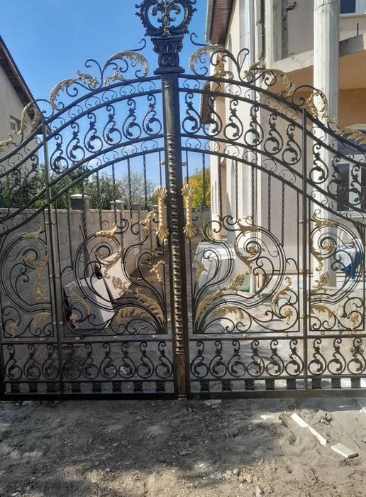 Porți și garduri din fier forjat
