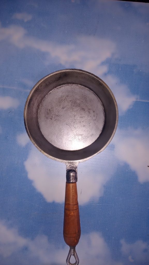 Советская скаваротка маленькая в отличном состаяние