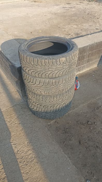 Зимние шины б.у в отличном состоянии
