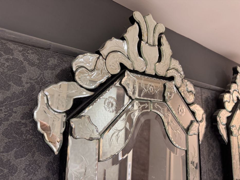 Спешно Венециански огледала