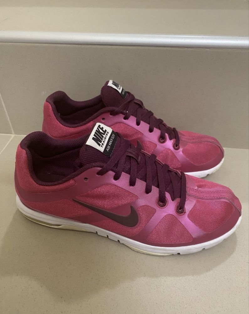 Nike Cortez и Air max 38 номер