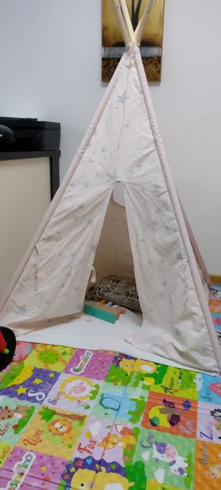 Vând cort Teepee play tent.vârstă 2+. Arata foarte bn.