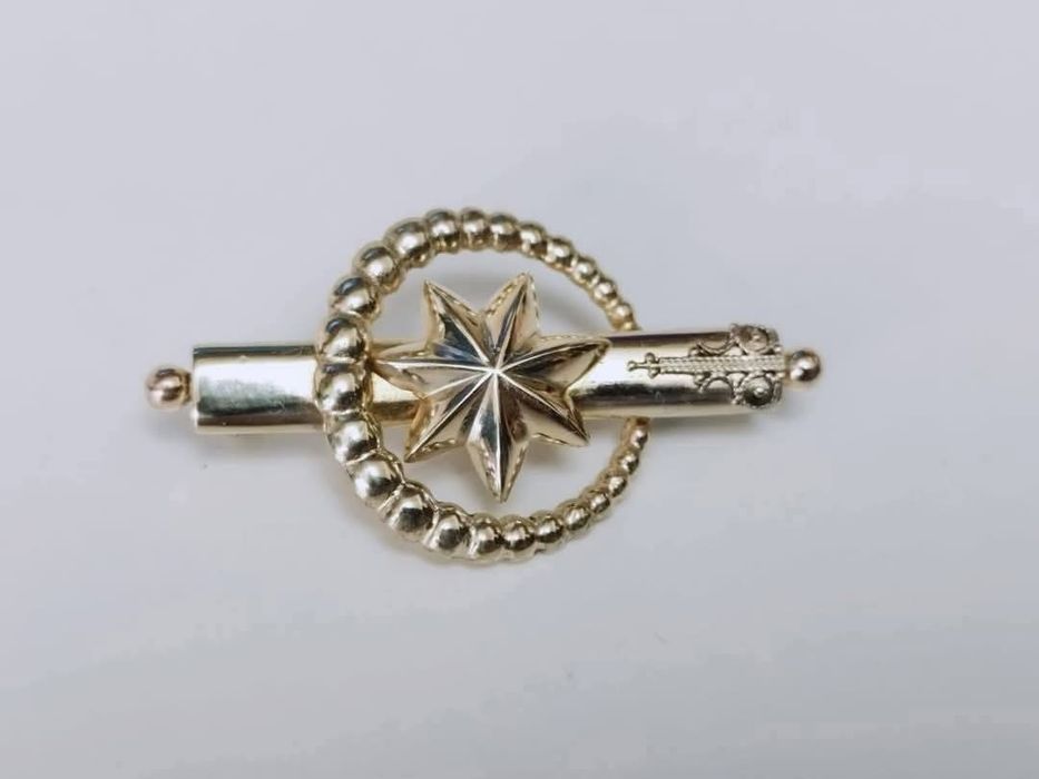 Veche brosa placata cu aur