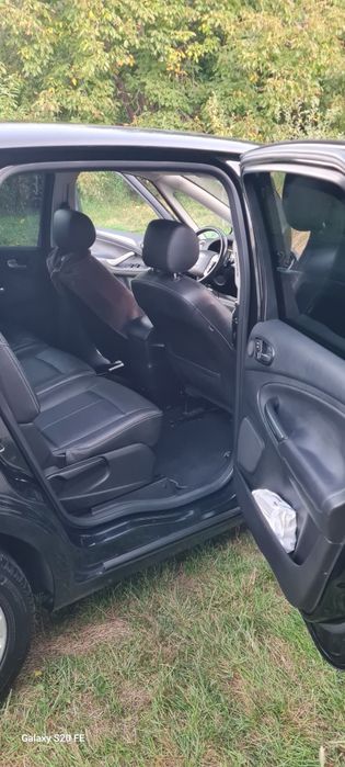 Vând urgent Ford S-Max  an 2012 la schimb cu iveco basculabil 2.8d 3.0