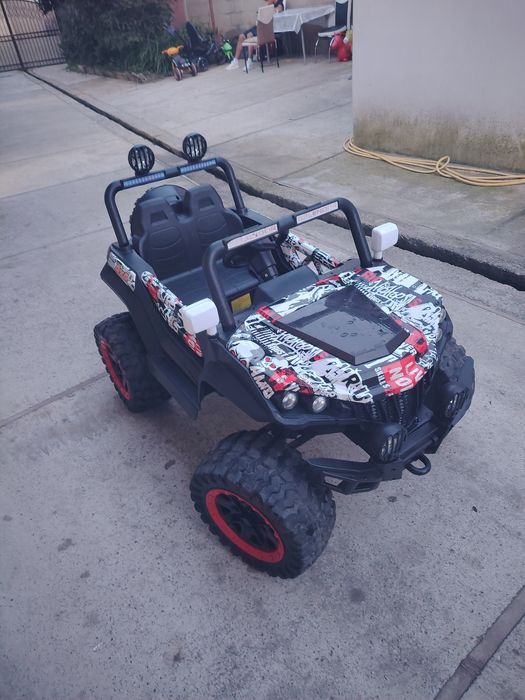 Mașinuță electrică Jeep 4×4