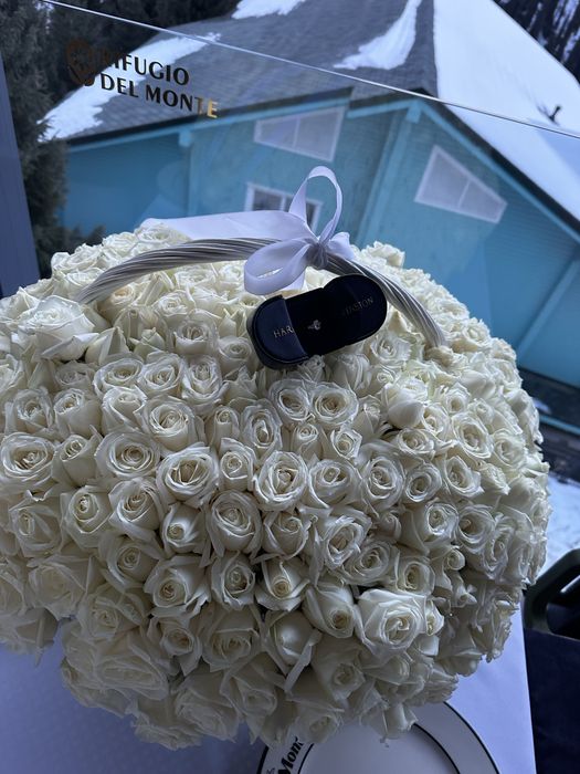 Цветы в корзине.