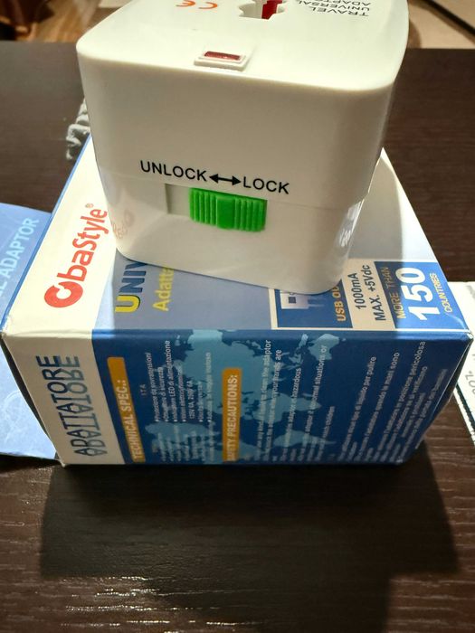 Adaptor stecher universal de calatorie EU UK SUA incarcare USB, NOU