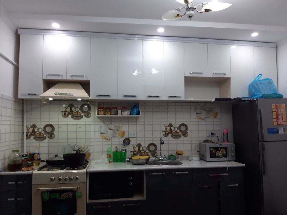 Oshhona mebeli sotiladi