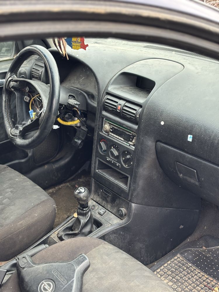 Dezmembrez opel astra g