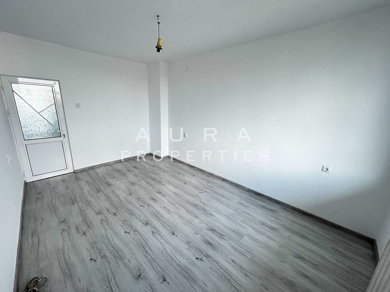 Продава се Тристаен апартамент в Разград, Бели Лом - 125 кв.м за 918 €/кв.м - Снимка #4