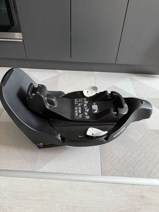 Maxi - cosi Coral 360- Essential Black с база isofix