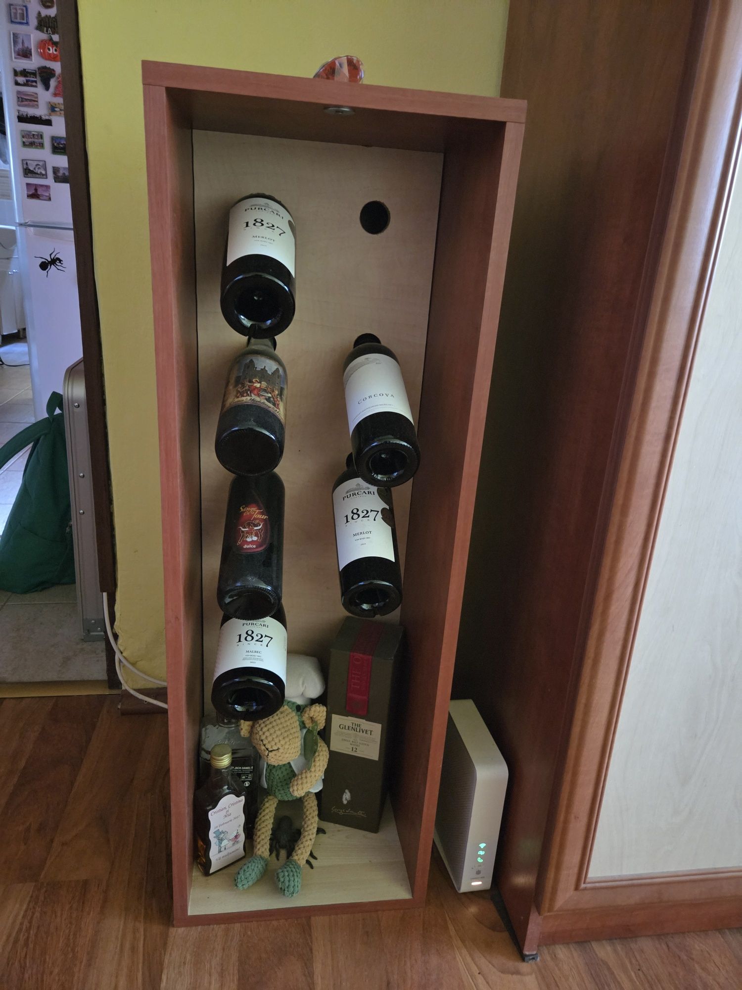 Vand mobila sufragerie, cu biblioteca