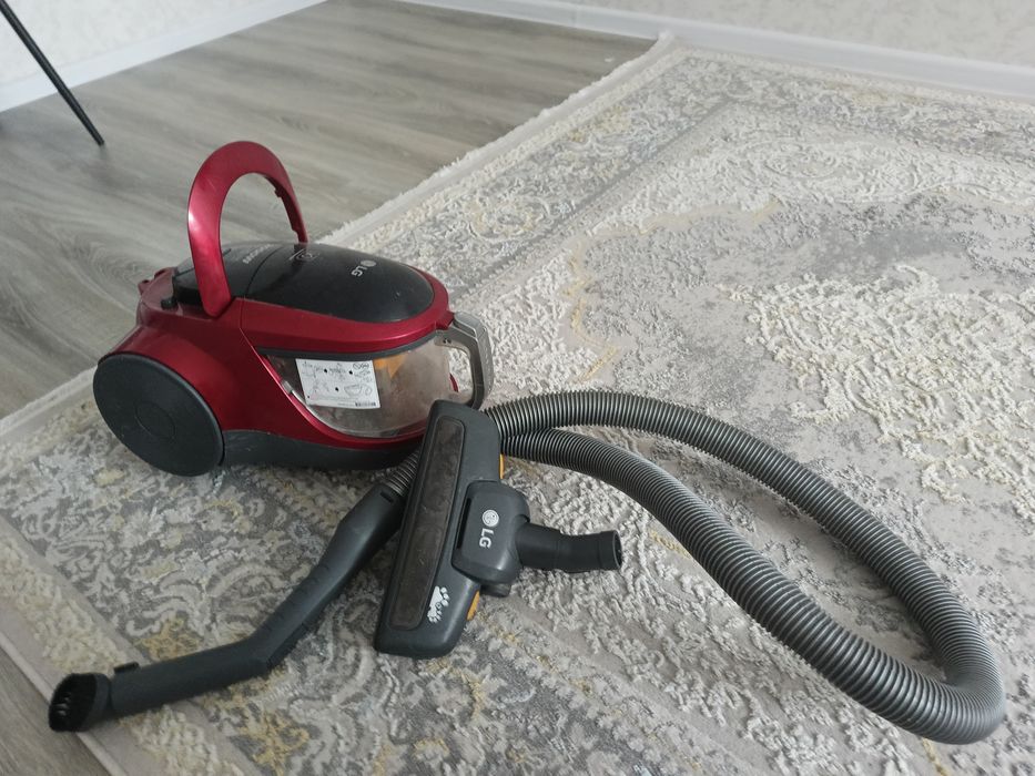 Продам пылесос  LJ