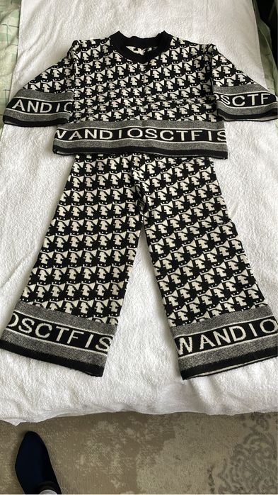 Продам игрушки вещи , для девочки  на 8,9 10 лет все в хорошем состоян