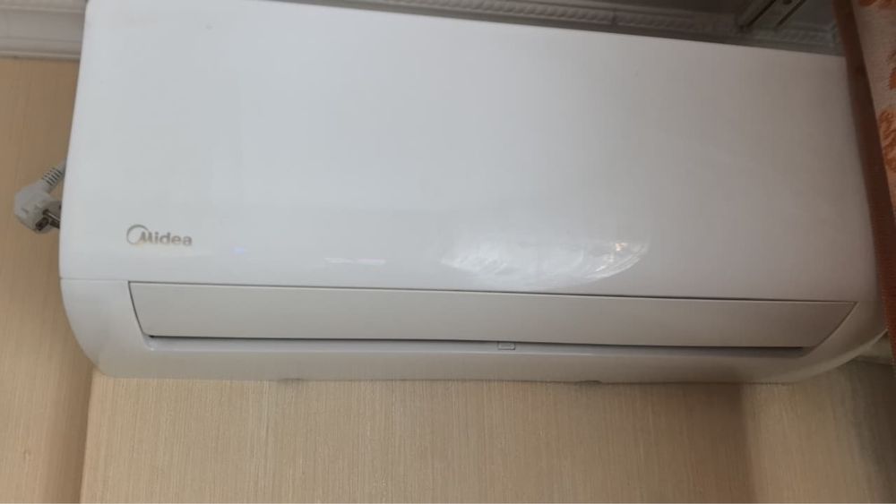 Кондиционер Midea MSAG-09HRN8 белый + монтажный комплект