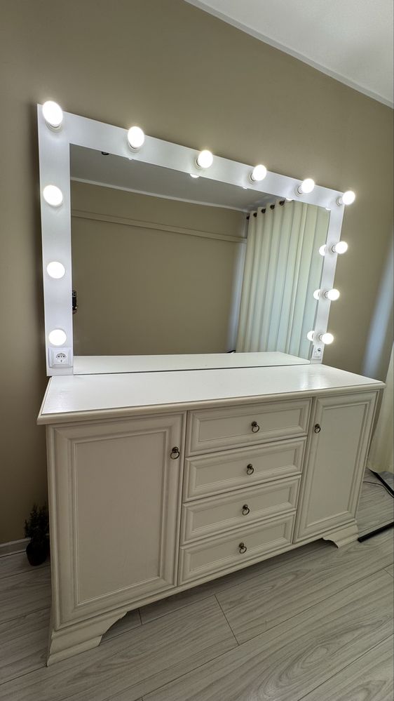 Mobilier masa cu oglinda makeup si scaun