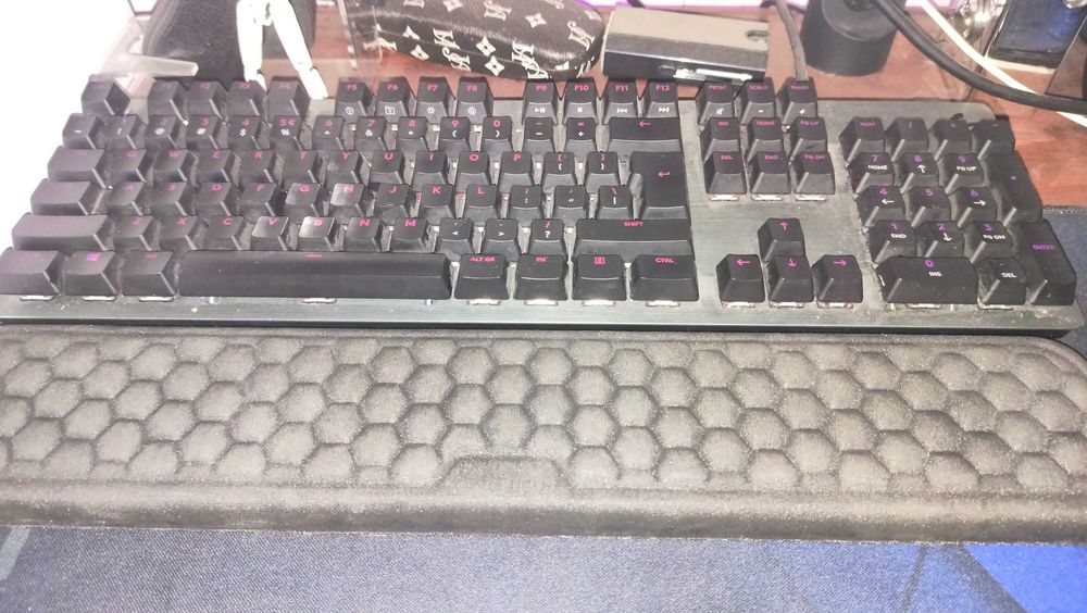 Tastatura gaming mecanica Logitech G512 cu palm rest