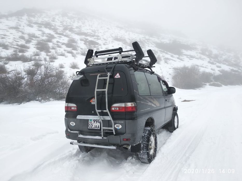 Аренда полноприводного минивена MMC Delica,  джипа Sequoia,