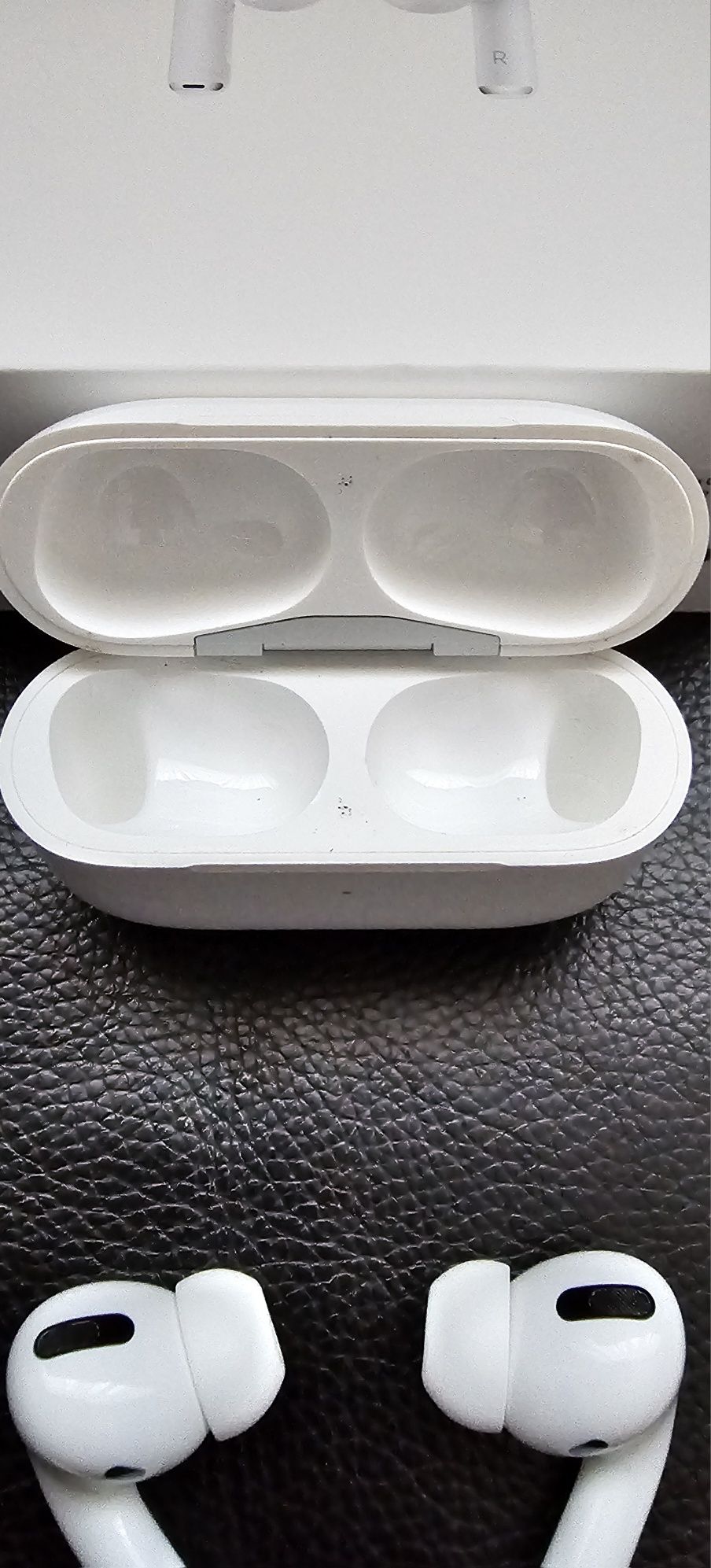 Airpods Pro 1 (правый наушник несправен)