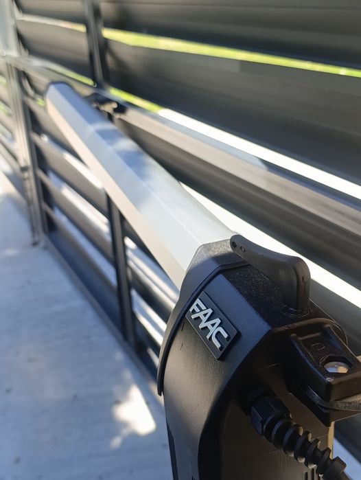 Sisteme automatizari porți, videointerfoane, uși garaj