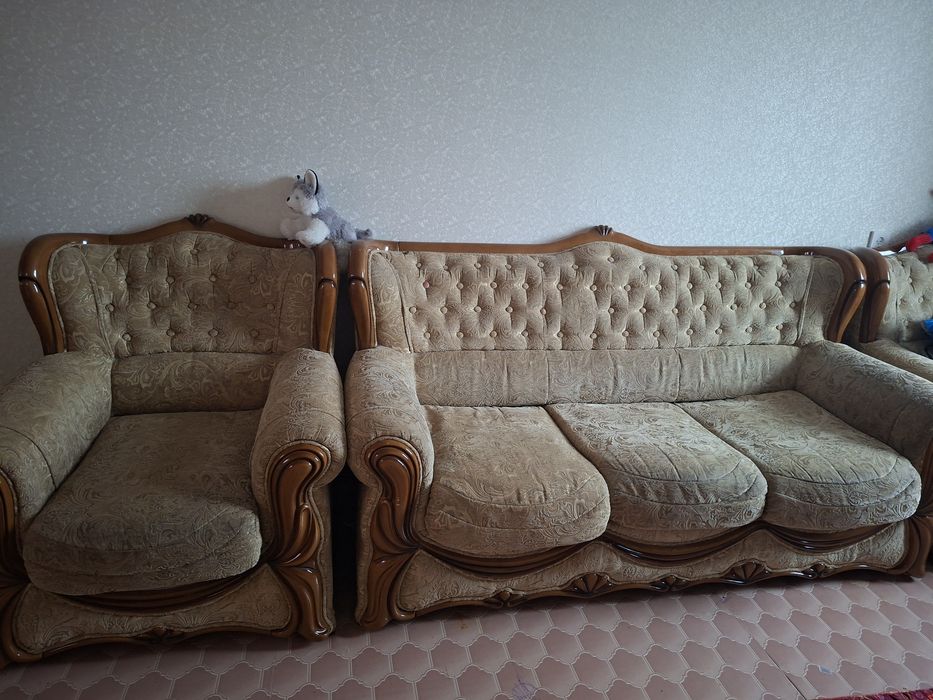 Продам диван и 2 кресла